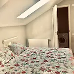 Cozy City Penthouse Apartment, Free Parking